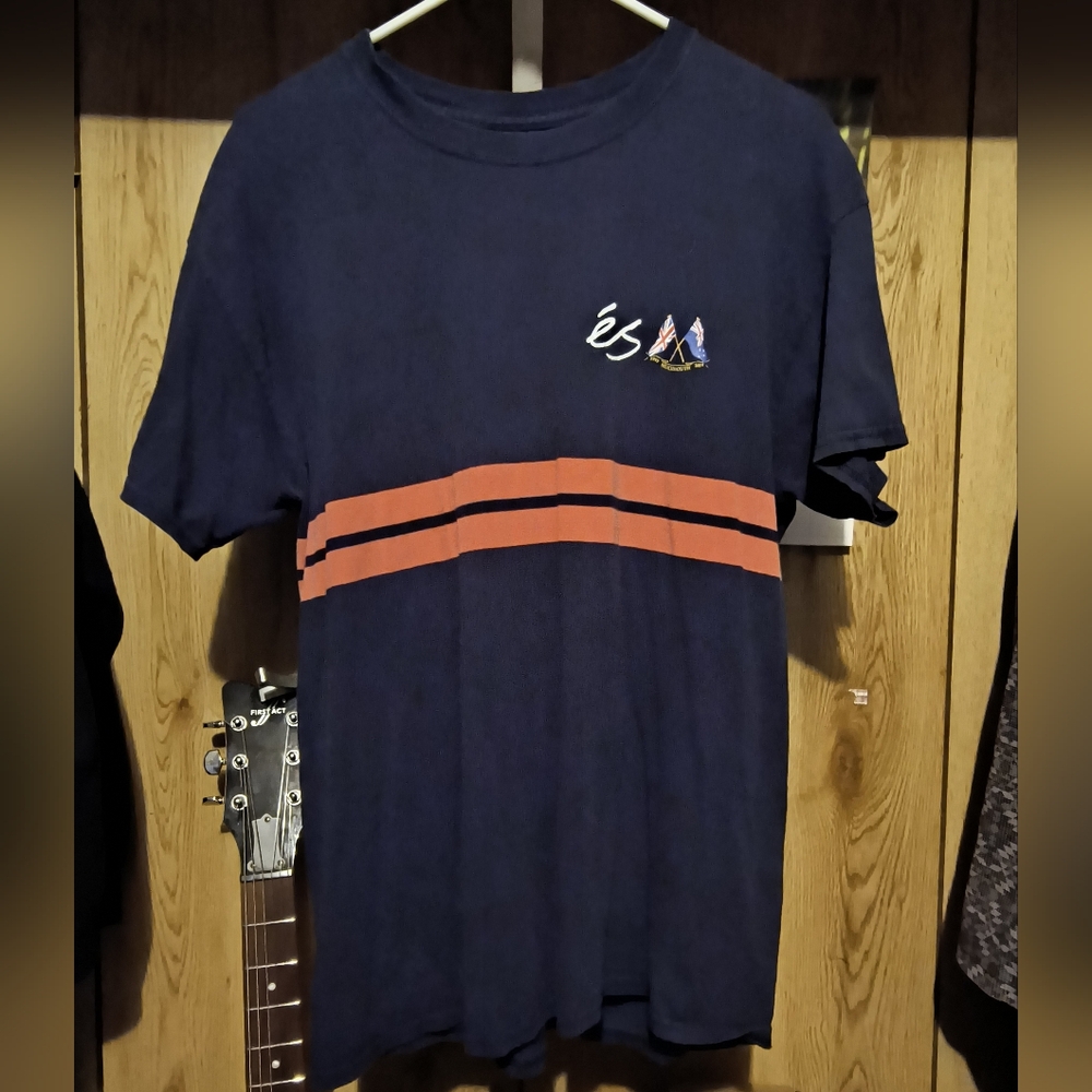 eS shoes large t-shirt